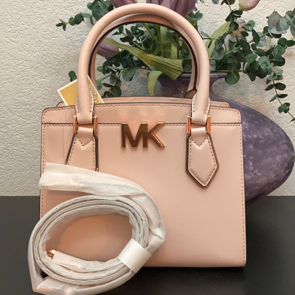 NWT MICHAEL KORS Mott Powder Blush Messenger